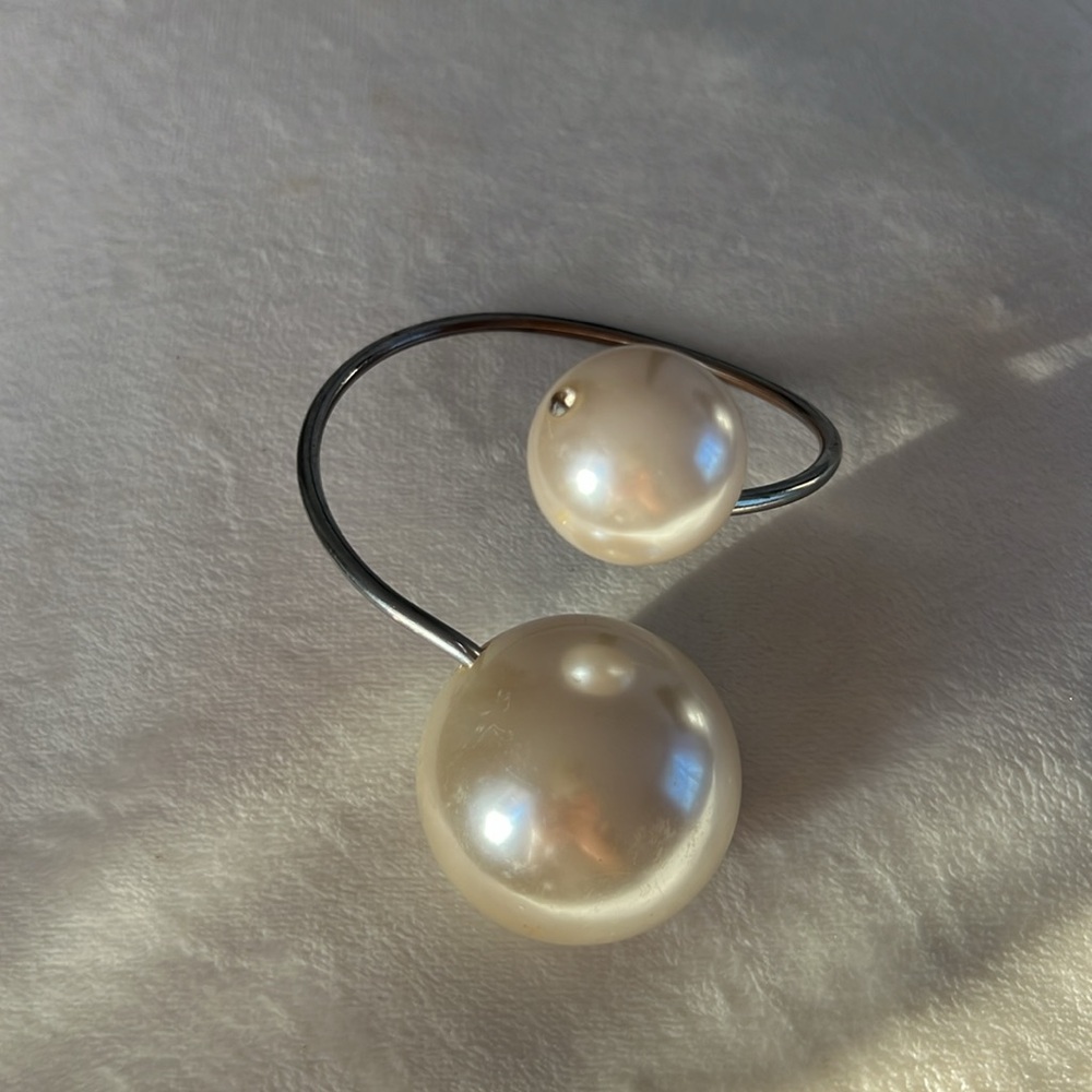 BCBG pearl braslet